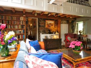 a living room with a couch and a table at Ty Hir-Qc925 in Dolbenmaen