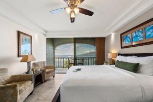 Postel nebo postele na pokoji v ubytování Lahaina Shores 607 · LS 607 Beachfront Remodeled Studio Stunnin + 65 fotografií