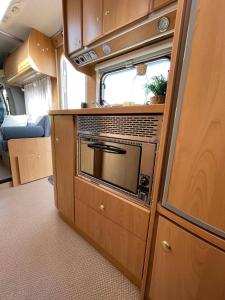 an interior view of an rv kitchen with an oven at Alojamiento dondequiera I in Breña Baja +7 photos