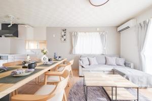 a living room with a table and a couch at ベル高崎 in Takasaki