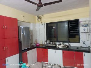 Kuchyň nebo kuchyňský kout v ubytování Private Room At Pushpanjali Residency Phase 2 Ghodbunder Road Ovale Thane West