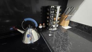 Φωτογραφία από το άλμπουμ του Quiet cheerful condo in the heart of OTR! σε Σινσινάτι +9 φωτογραφίες