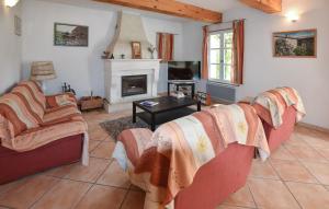 Χώρος καθιστικού στο Pet Friendly Home In Gargas With Wifi