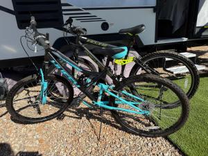 Jízda na kole v ubytování Linda Traila para 4 Spa Patio Comfort Total nebo okolí