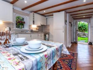 Kuchyň nebo kuchyňský kout v ubytování Wisteria Lodge - Cottage