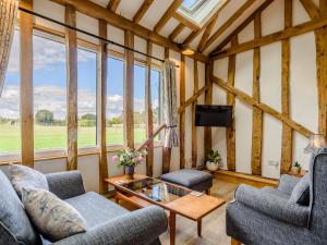 TV a/nebo společenská místnost v ubytování Blackwell Barn