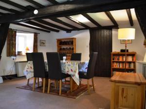 Η βιβλιοθήκη της παραθεριστικής κατοικίας