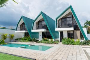 a house with a green roof and a swimming pool at Gival Paradise in Fortuna