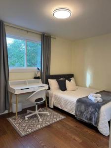 Ένα ή περισσότερα κρεβάτια σε δωμάτιο στο Quiet Queen Bedroom near Finch Birchmunt