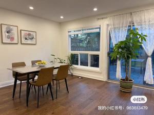 Φωτογραφία από το άλμπουμ του Quiet Queen Bedroom near Finch Birchmunt στο Τορόντο +8 φωτογραφίες