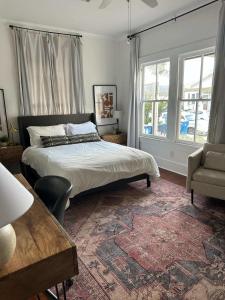 Postel nebo postele na pokoji v ubytování Quiet Stay Near Downtown & Cajun Eats