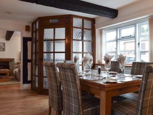 Istumisnurk majutusasutuses Three Batch Cottages