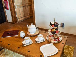 ElmstedにあるToms Cabin - Uk35173の茶鍋と食器 +9枚の写真