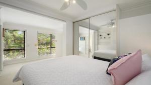 Ένα ή περισσότερα κρεβάτια σε δωμάτιο στο Scenic Escape Spa , Pet Friendly Accom Holidays