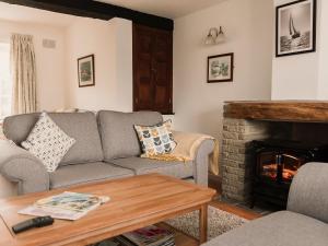 Istumisnurk majutusasutuses Three Batch Cottages