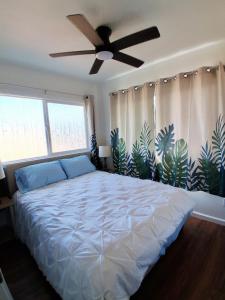 Ένα ή περισσότερα κρεβάτια σε δωμάτιο στο Hale Maluhia-Private 2 Bedroom home