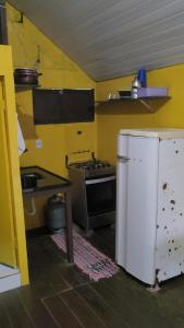 Nhà bếp/bếp nhỏ tại Chalé de Trindade