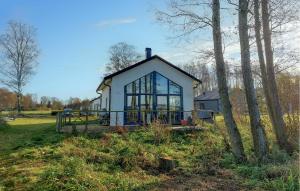 Κήπος έξω από το 3 Bedroom Beautiful Home In Tomelilla +18 φωτογραφίες