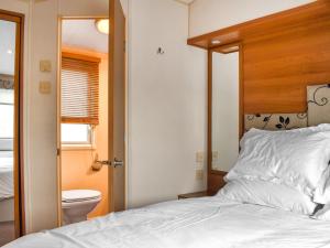 Ένα ή περισσότερα κρεβάτια σε δωμάτιο στο Inglenook Lodge +6 φωτογραφίες