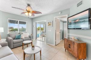 Μια τηλεόραση ή/και κέντρο ψυχαγωγίας στο Royal Mansions 3204