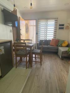 Posezení v ubytování Cabaña moderna con piscina y excelente ubicación en Casablanca