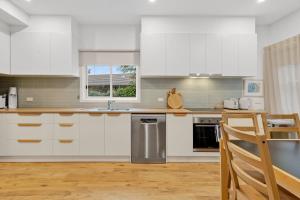 Køkken eller tekøkken på Sandy Toes Cottage