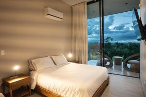 Ένα ή περισσότερα κρεβάτια σε δωμάτιο στο Casa MOARA +23 φωτογραφίες