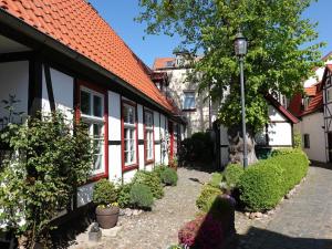 a courtyard of a house with plants and a street light at Residence at the Spa Park 1 in Warnemünde +14 photos