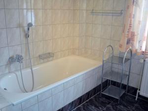 Koupelna v ubytování Holiday home in Zislow with swimming pool + 15 fotografií