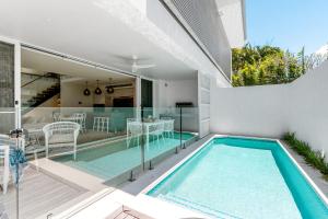 Bazén v ubytování Lighthouse Peek - Luxury, Central, Private Pool nebo v jeho okolí