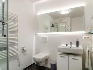 Et badeværelse på Apartment in Überlingen with swimming pool + 22 billeder