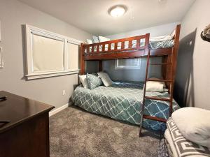 Postel nebo postele na pokoji v ubytování NEW Calm Cove Retreat w Dock & Beach