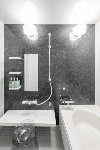 Koupelna v ubytování The Shimmer Furano