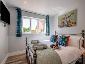 a bedroom with a bed with a bowl of fruit on it at Peacock Lodge in Thurlton
