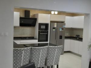 Η κουζίνα ή μικρή κουζίνα στο presti royal services