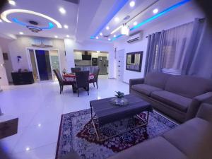 Χώρος καθιστικού στο presti royal services