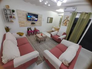 Μια τηλεόραση ή/και κέντρο ψυχαγωγίας στο presti royal services +12 φωτογραφίες