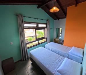 Giường trong phòng chung tại Santinho Hostel