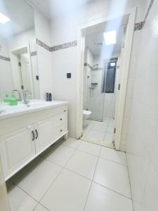 Ένα μπάνιο στο Capital International Home