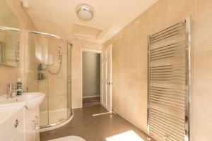 Ένα μπάνιο στο Clematis-Y-Ffynnon +23 φωτογραφίες