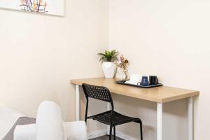 a desk in a room with a chair at Relaxed Private Double Room in Carramar - Close to Station - Shared Bathroom in Villawood +14 photos