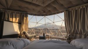 Nespecifikovaný výhled na hory nebo výhled na hory při pohledu z luxury tent