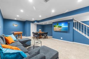 Televiisor ja/või meelelahutuskeskus majutusasutuses Walk to Acrisure,PNC, Game Rm, Outdoor Oasis, Pkg