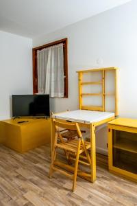 a room with a desk and a table and a chair at Cervinia Ski In Ski Out - Peak Studio in Breuil-Cervinia