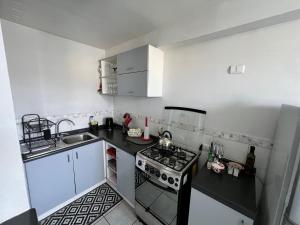 Kuchyň nebo kuchyňský kout v ubytování Depto. Arriendo Diario - La Serena