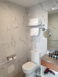 Ένα μπάνιο στο The Hotel Shamrock +59 φωτογραφίες