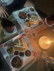 Φαγητό σε αυτό το ξενοδοχείο ή κάπου εκεί κοντά +33 φωτογραφίες