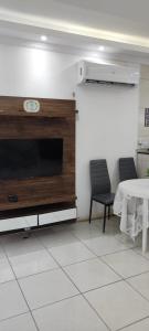 TV a/nebo společenská místnost v ubytování Morada Valentim Casa climatizada em Paracuru