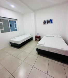 Postel nebo postele na pokoji v ubytování Sea Lion Suite 02