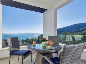 Galeriebild der Unterkunft Maslina with heated pool in Veliko Brdo